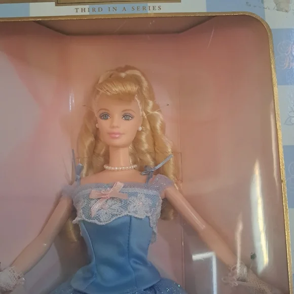 Birthday Wishes Barbie, 2001 - Picture 3 of 7